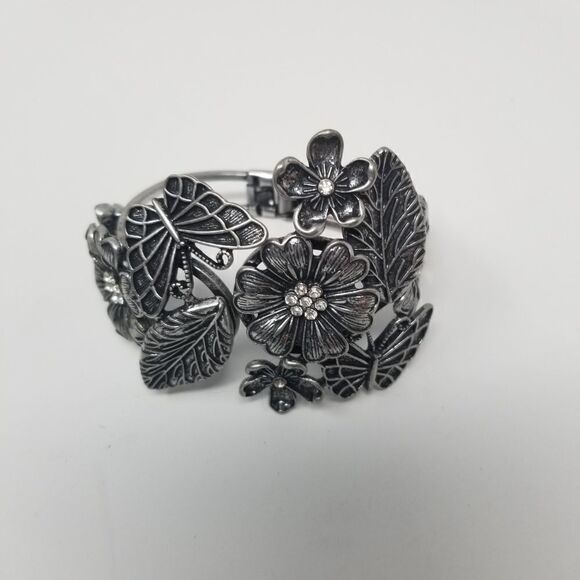 ANTIQUED SILVER LIKE FLOWERS BUTTERFLIES BRACELET - Picture 6 of 11